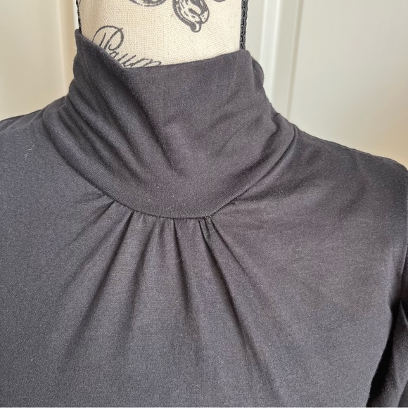 Mandee Pleated Half Sleeves Turtleneck Top Black Sz M - Picture 3 of 16
